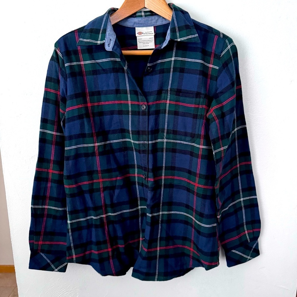 Dickies womans blue and green button down flannel shirt Size Small